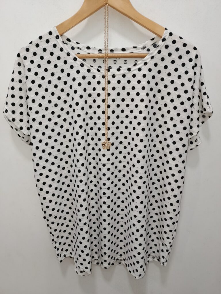 Blusa Lunares Negros